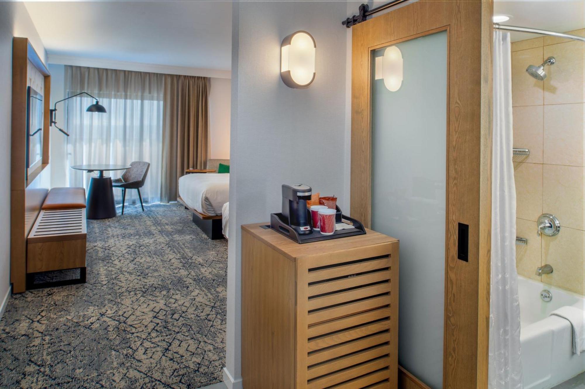 Sheraton Westport Plaza Maryland Heights Exterior photo