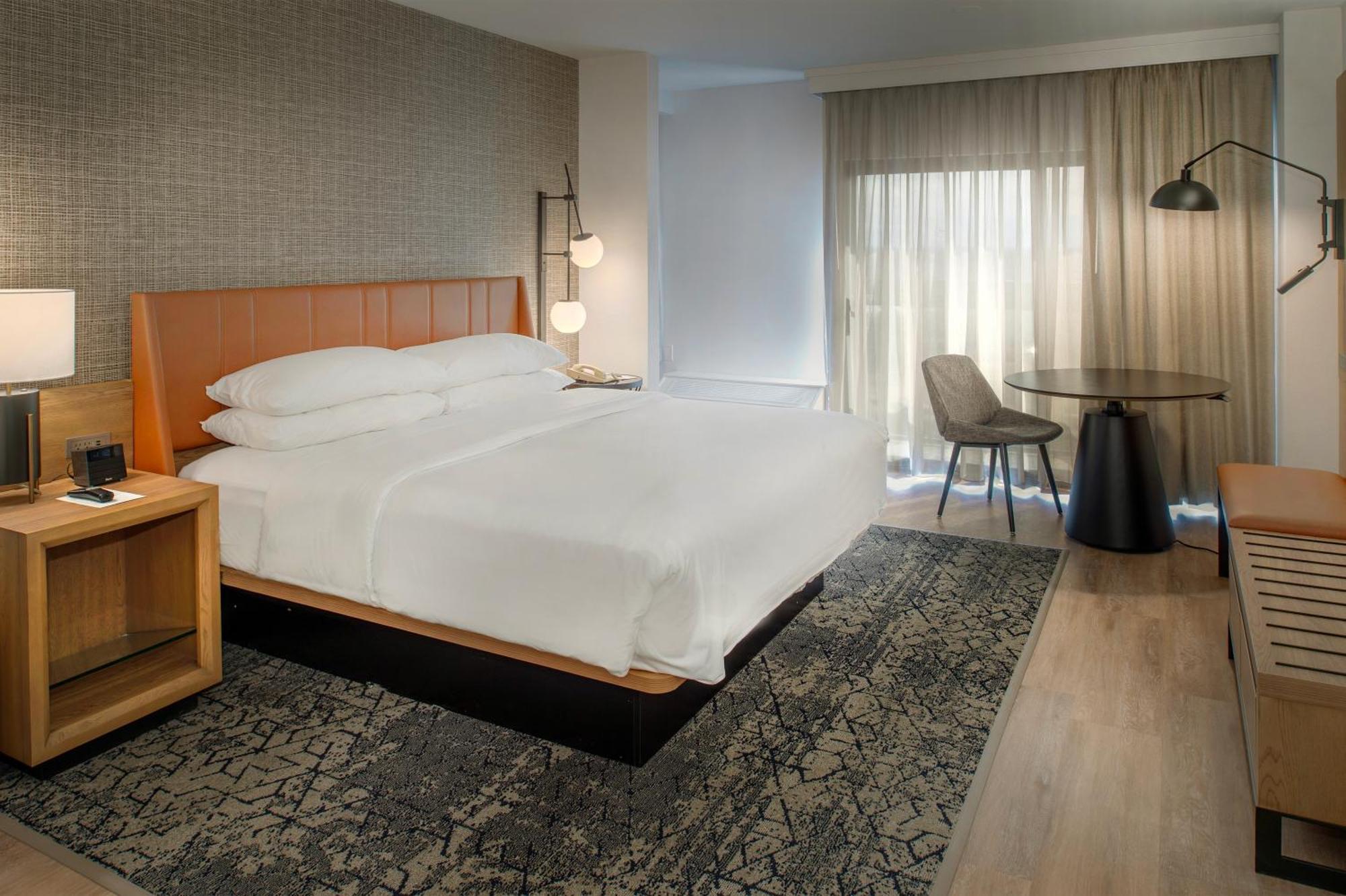 Sheraton Westport Plaza Maryland Heights Exterior photo
