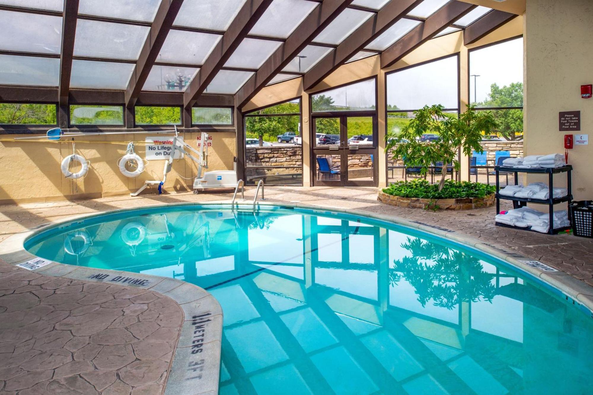 Sheraton Westport Plaza Maryland Heights Exterior photo