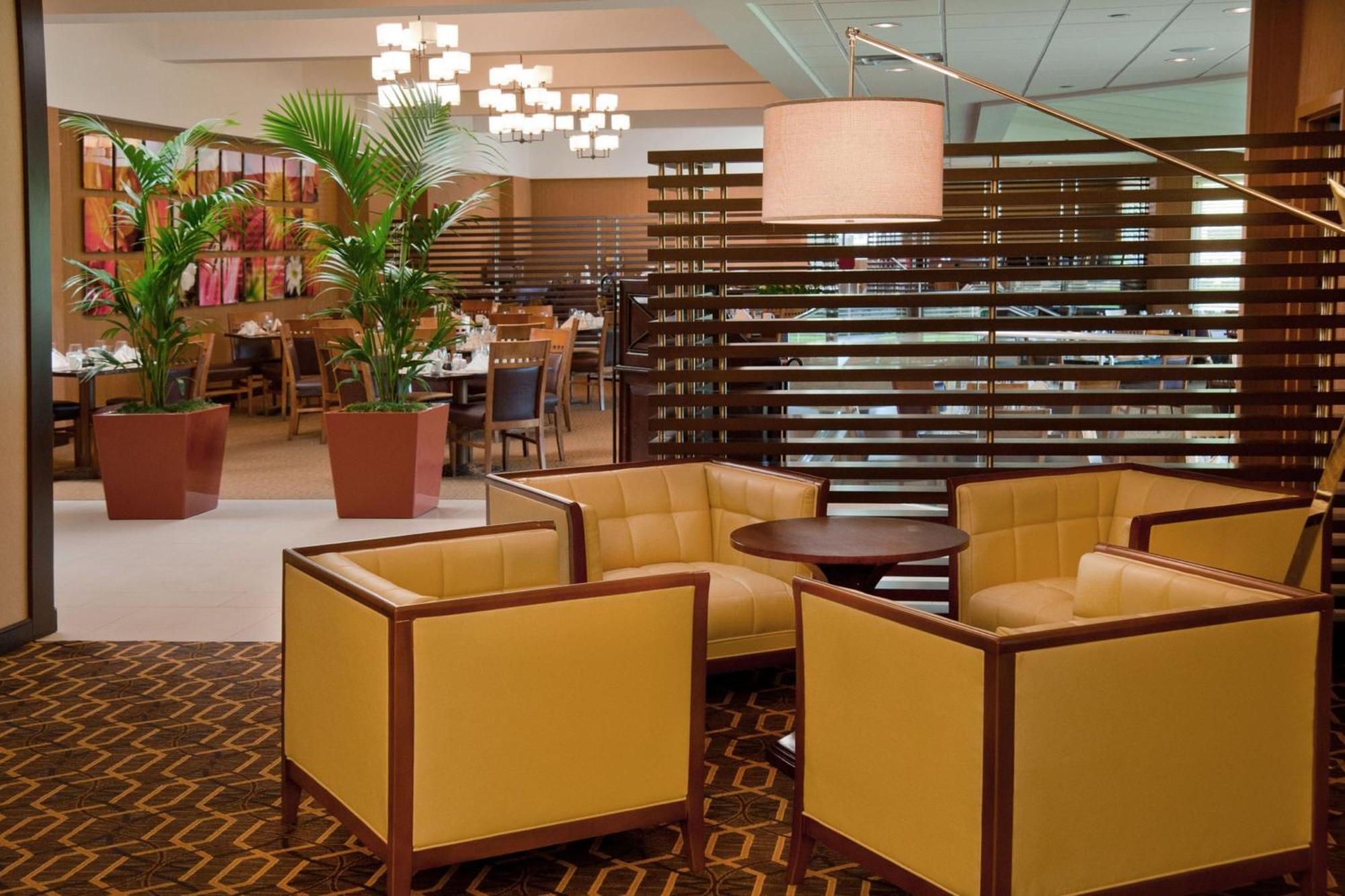 Sheraton Westport Plaza Maryland Heights Exterior photo