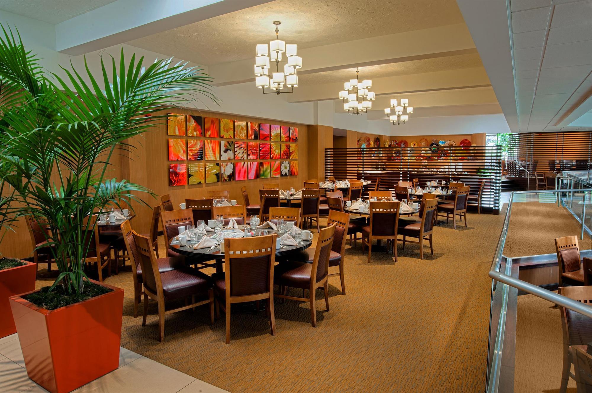 Sheraton Westport Plaza Maryland Heights Restaurant photo